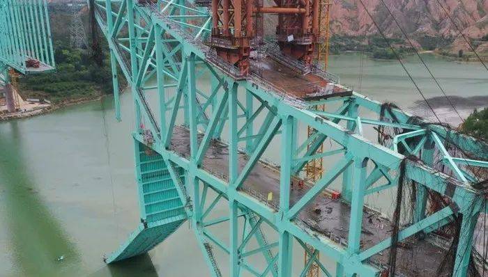 皇冠信用盘怎么弄_尖扎黄河特大桥坍塌事故已致12人死亡皇冠信用盘怎么弄,家属:一起去的4个工人都没了