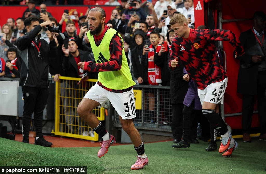 皇冠信用盘账号_曼联逆袭皇冠信用盘账号!库尼亚的选择失误与B费的跑位对比分析